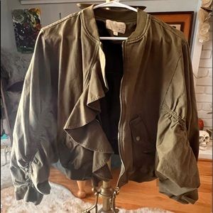SOLD🔥Olive green bomber jacket, worn twice.
